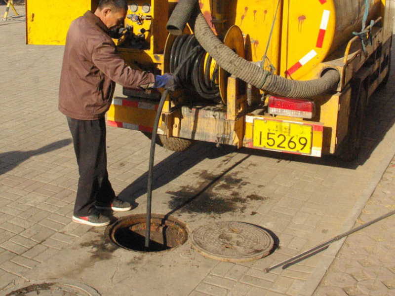 专业管道疏通化粪池清理15年行业经验价钱低服务好